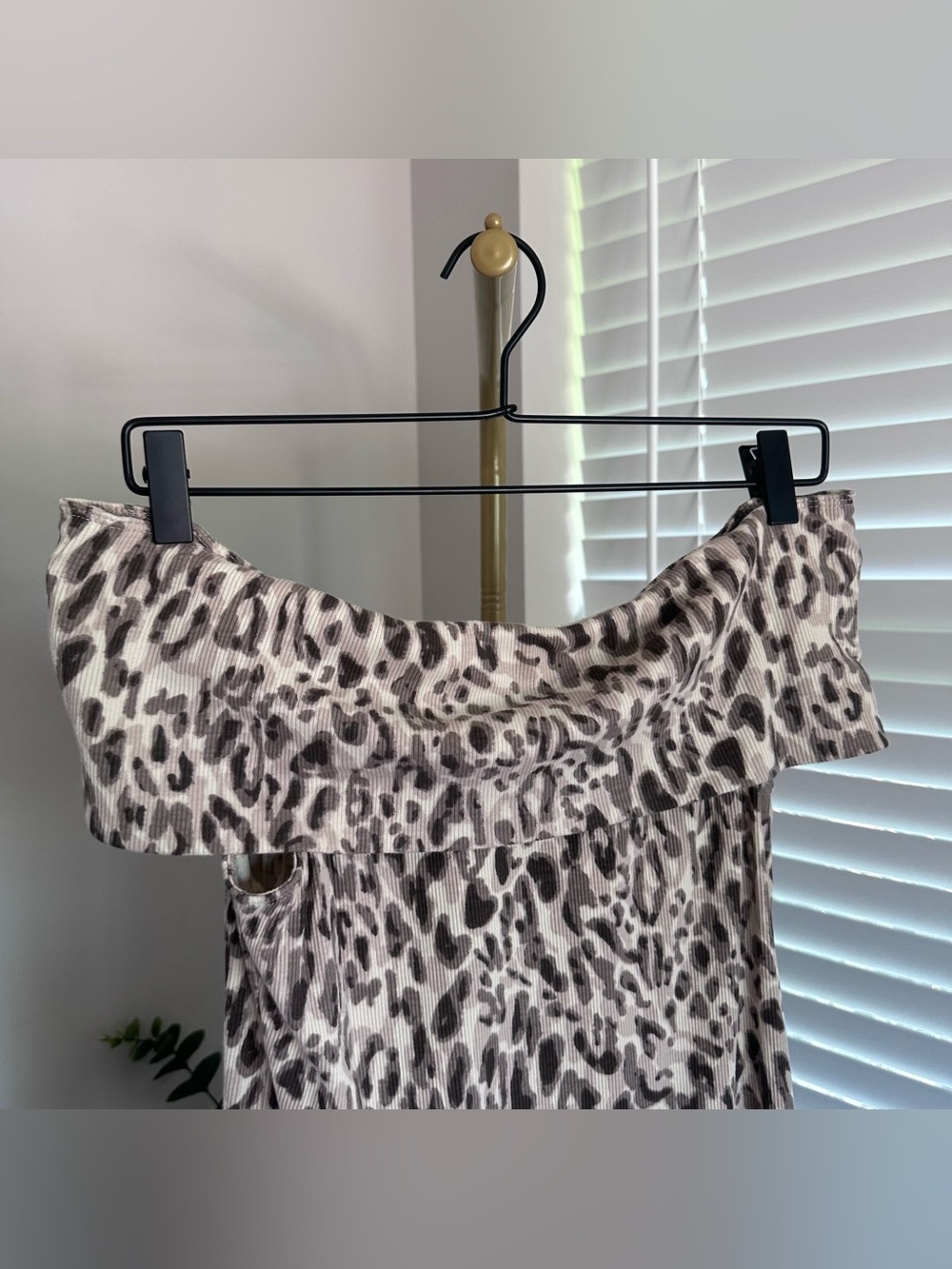 Off-Shoulder Leopard Print Top - Picture 4 of 8